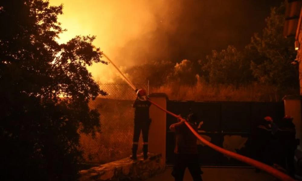 Δήμαρχος Αχαρνών – «Μάχη για να μην επεκταθεί η φωτιά στην Πάρνηθα. 70 σπίτια έχουν καταστραφεί ολοσχερώς»
